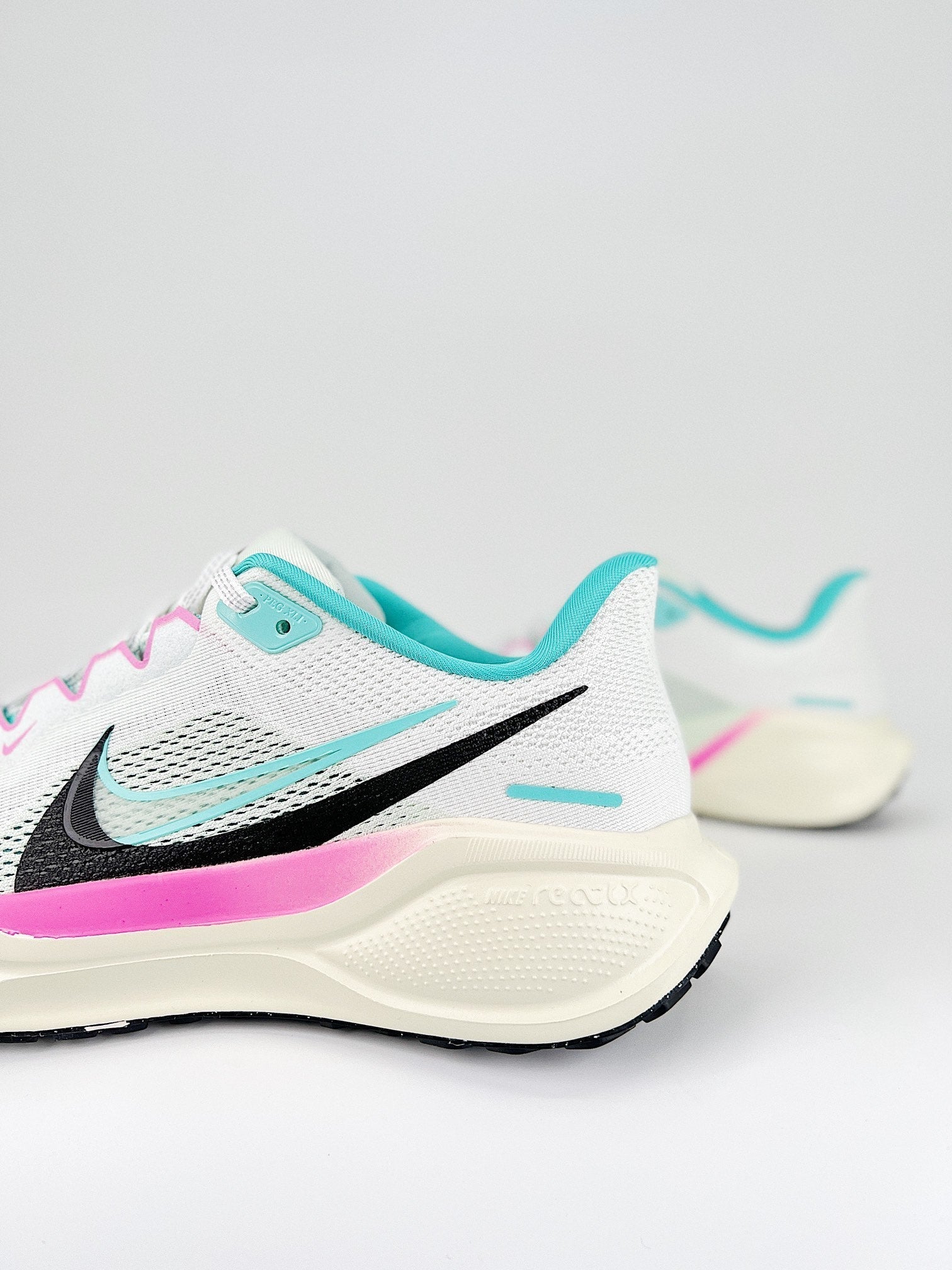 Nike Pegasus 41 - Branco/Azul/Rosa