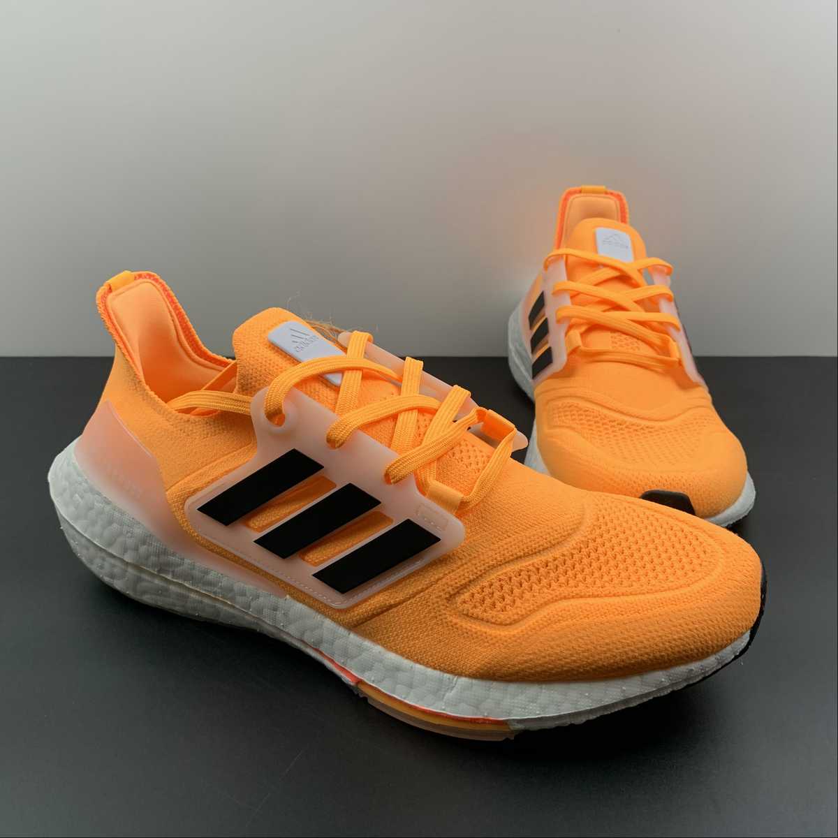 Adidas Ultraboost 22 - Laranja