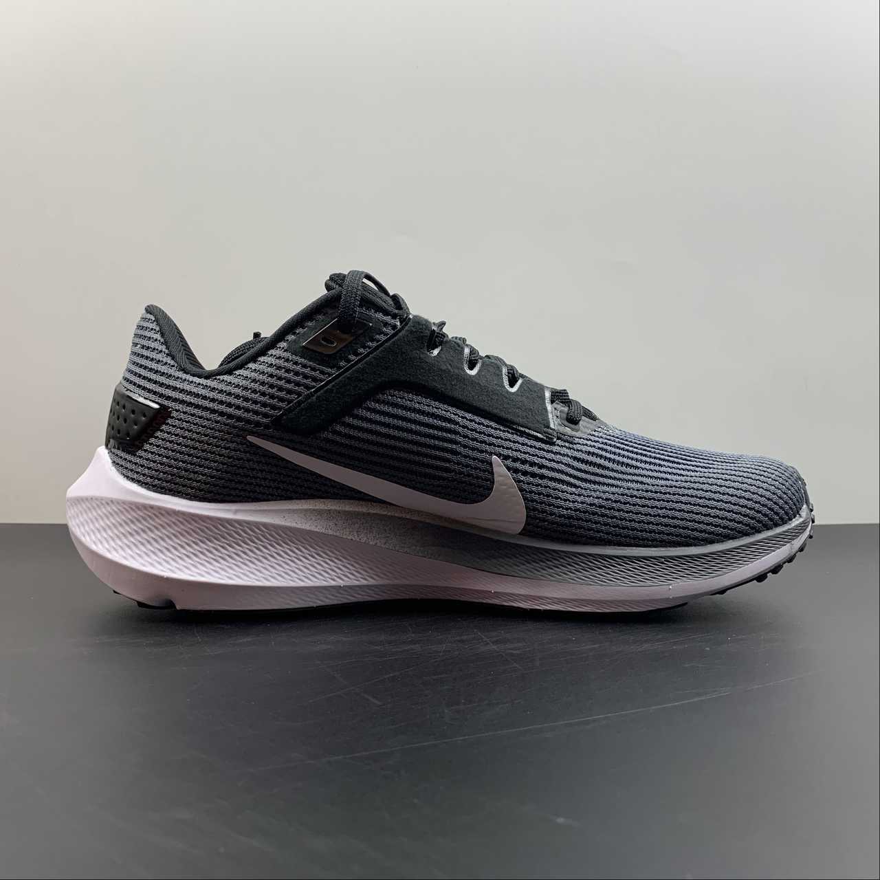 Nike Air Zoom Pegasus 40 - Cinza/Branco