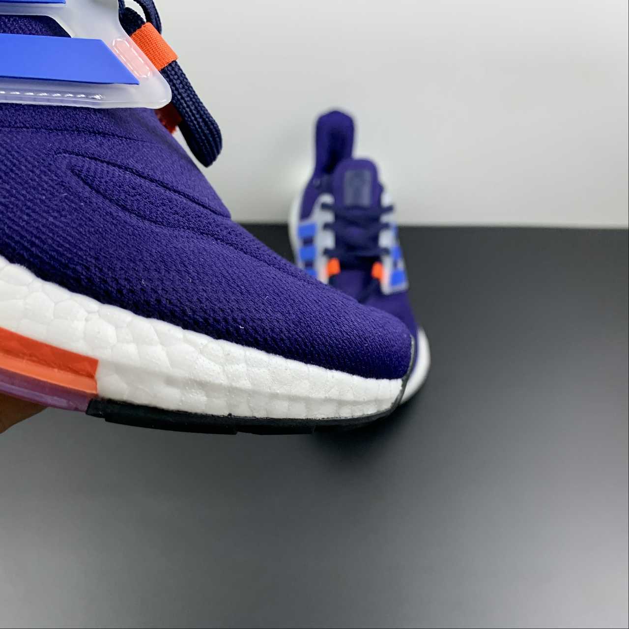 Adidas Ultraboost 22 - Roxo/Azul/Laranja