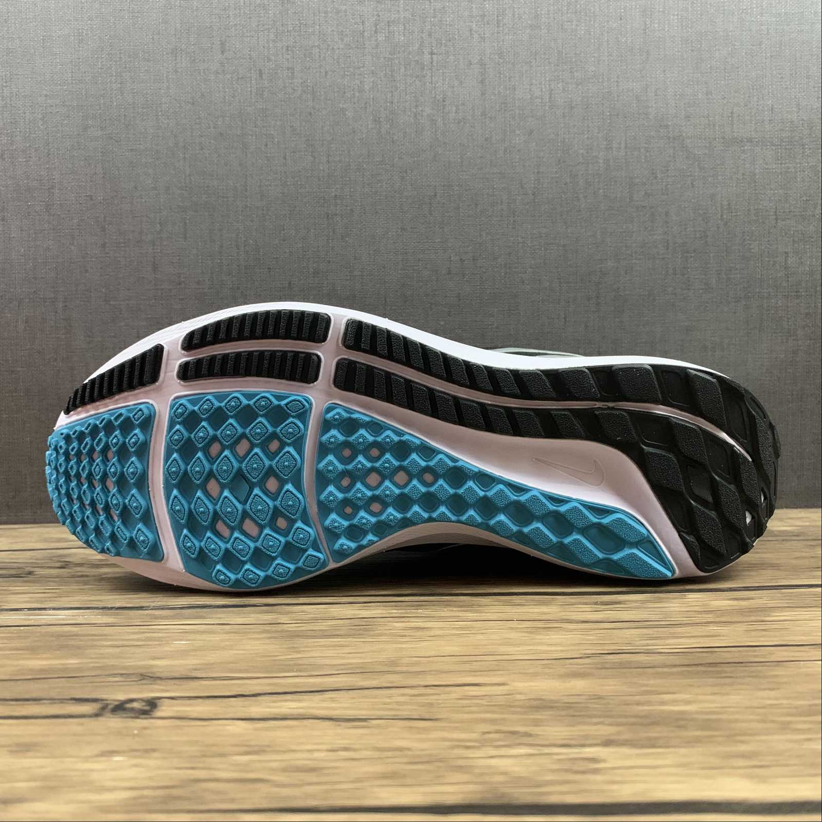 Nike Air Zoom Pegasus 39 - Preto/Branco/Vermelho
