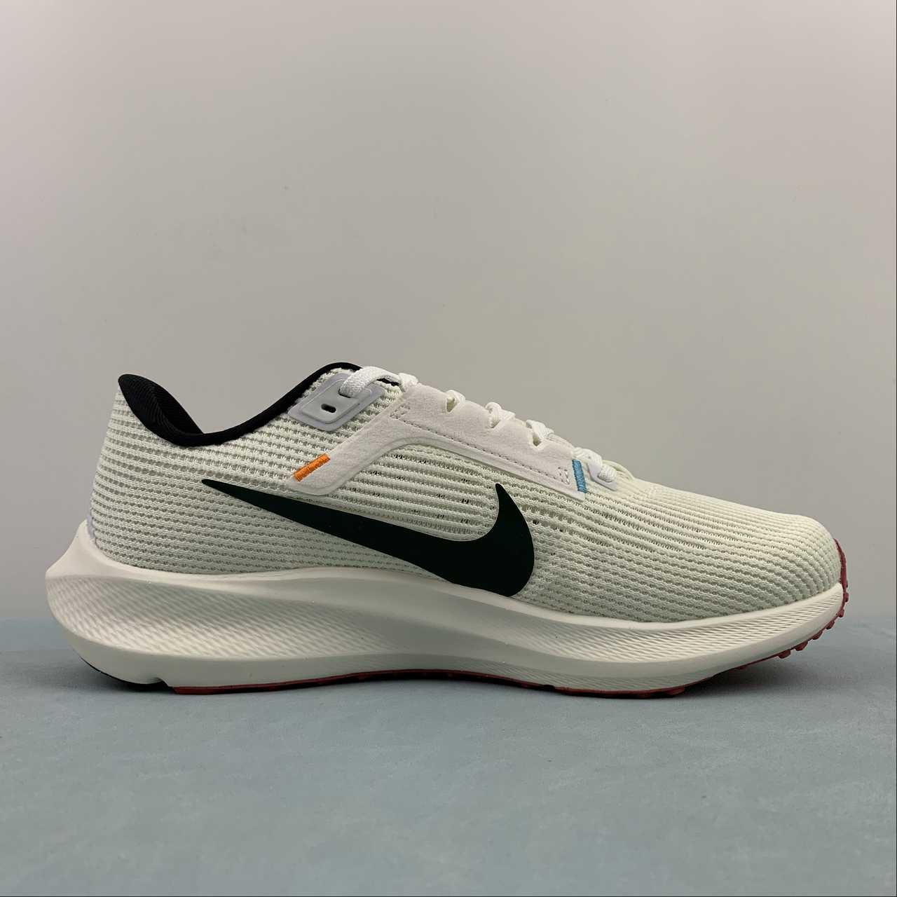 Nike Air Zoom Pegasus 40 - Branco/Preto