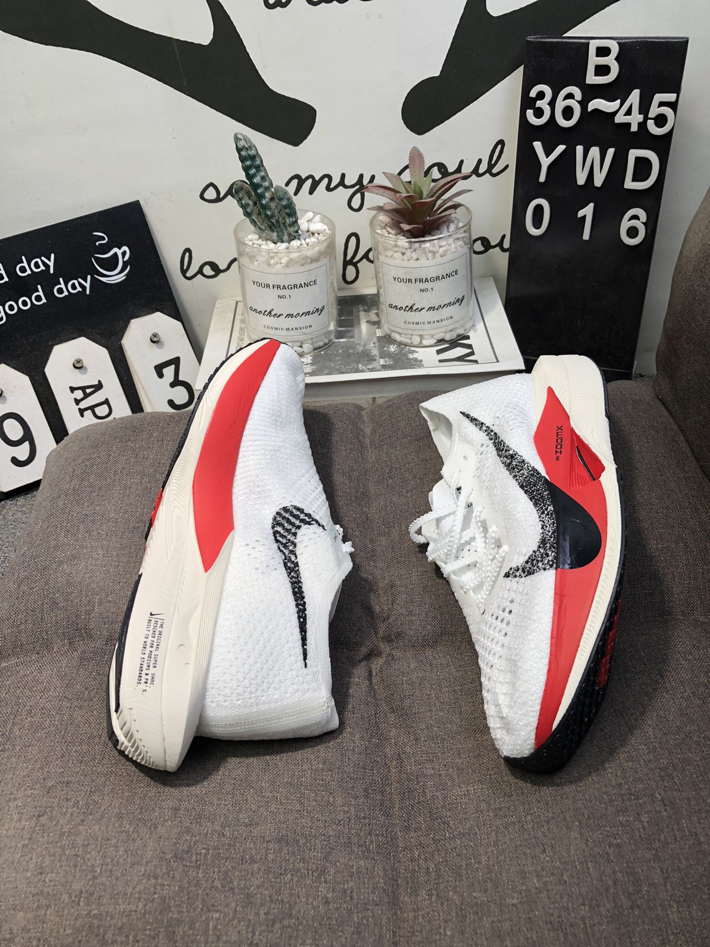 Nike Air Zoom X Vaporfly 3 - Branco/Vermelho