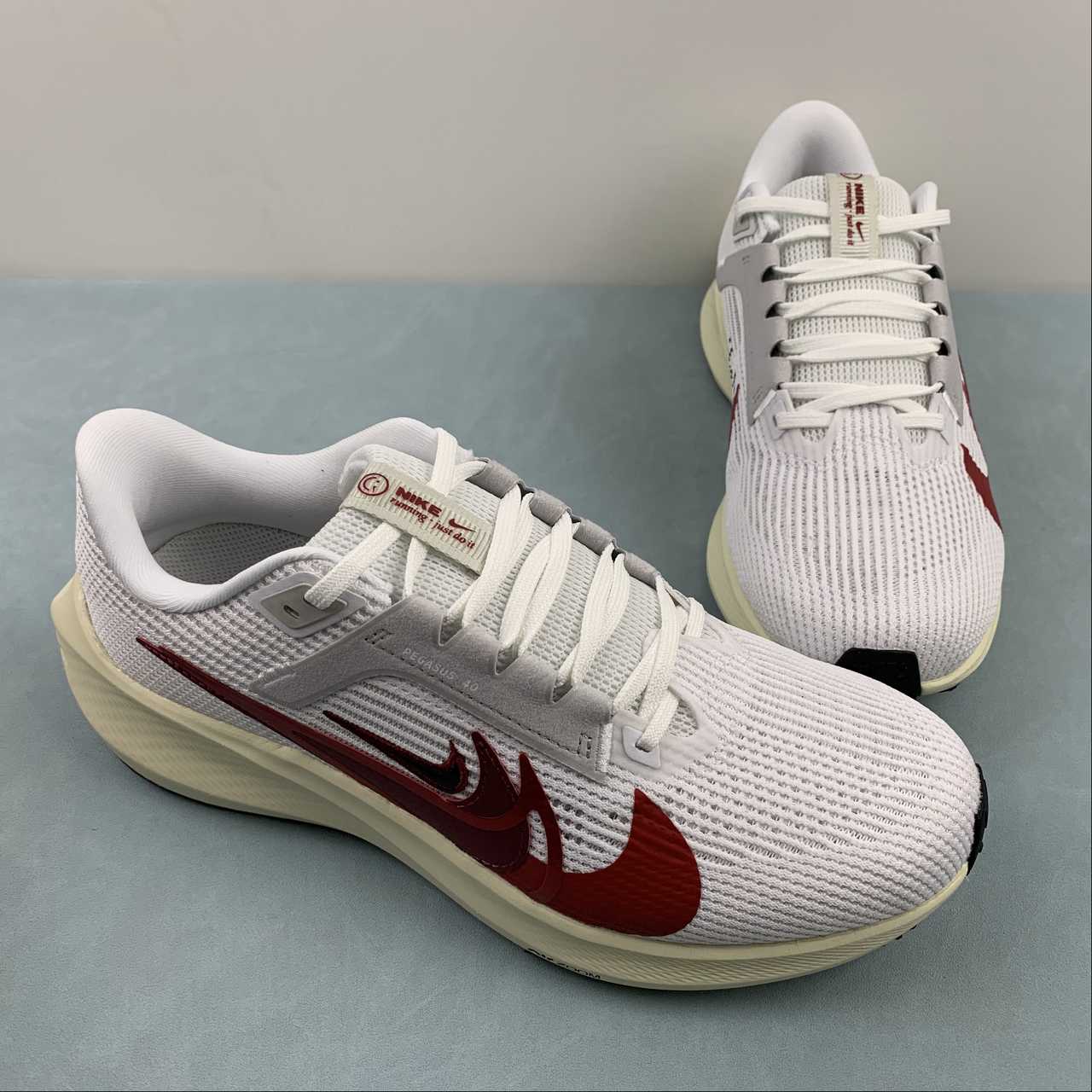 Nike Air Zoom Pegasus 40 - Branco/Vermelho