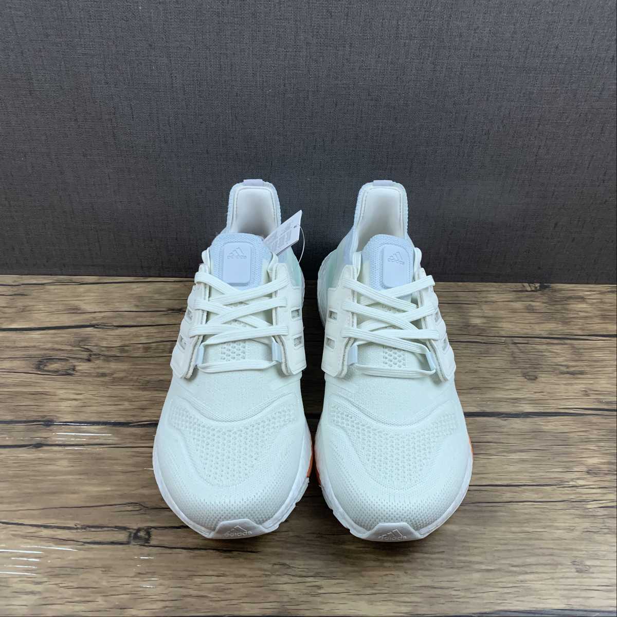 Adidas Ultraboost 22 - Branco/Laranja