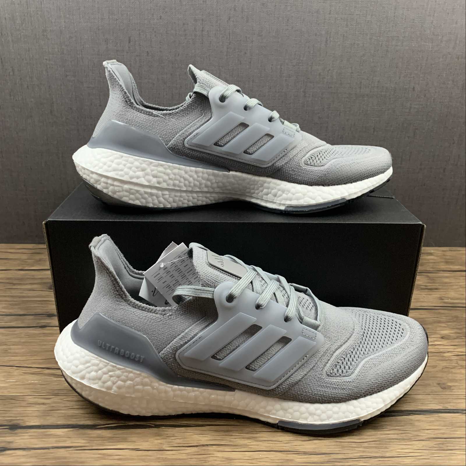 Adidas Ultraboost 22 - Cinza