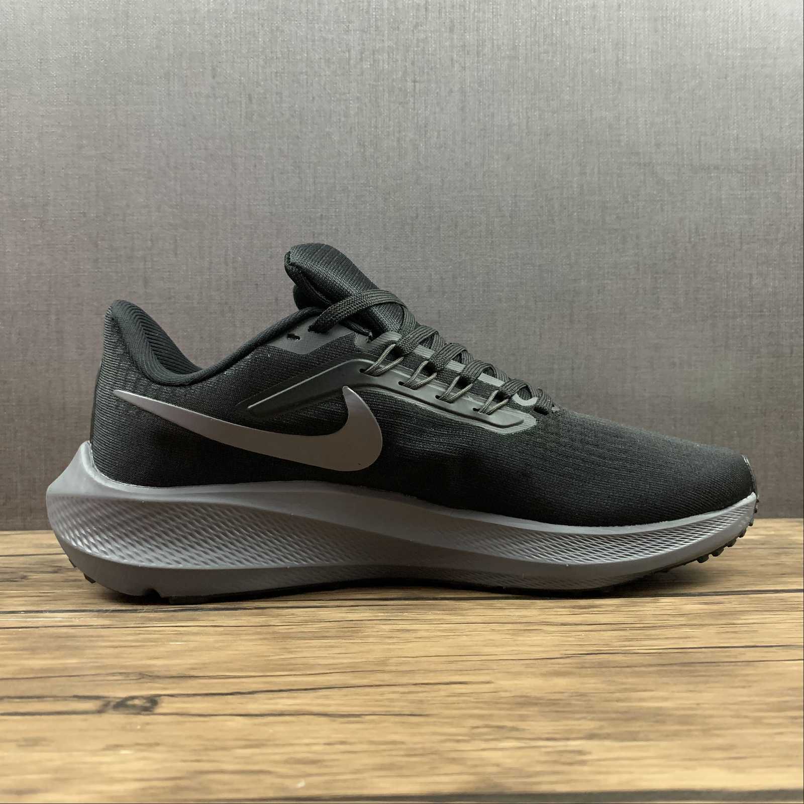Nike Air Zoom Pegasus 39 - Preto/Cinza Escuro