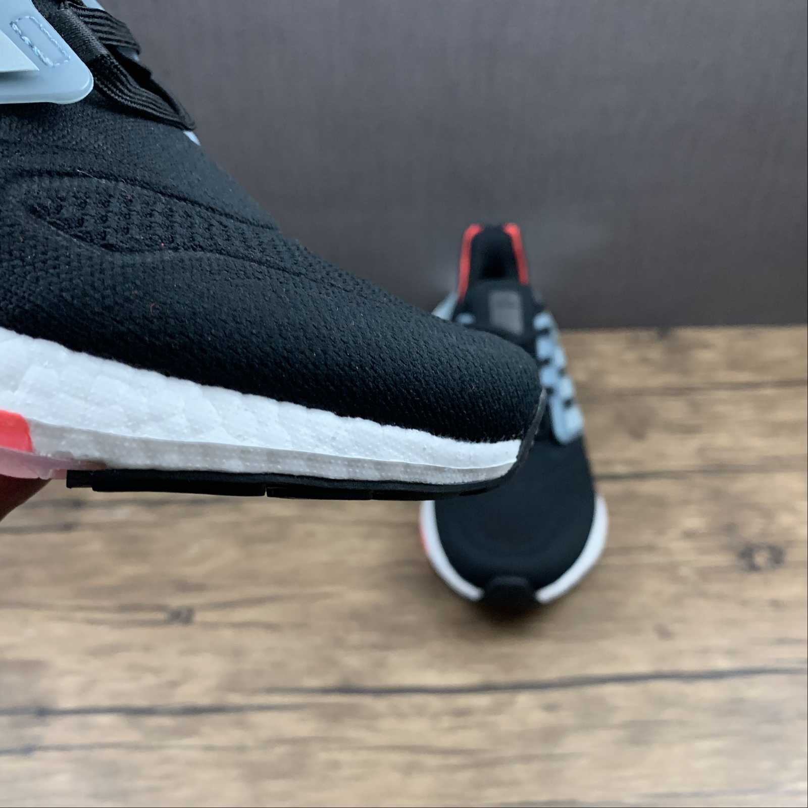 Adidas Ultraboost 22 - Preto/Cinza