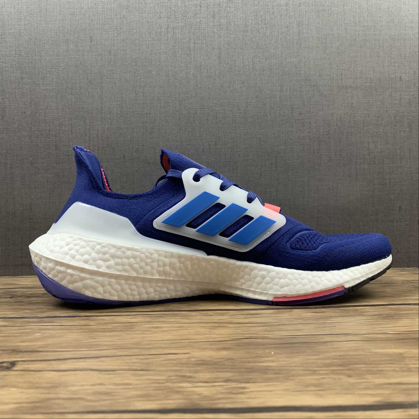 Adidas Ultraboost 22 - Azul/Branco