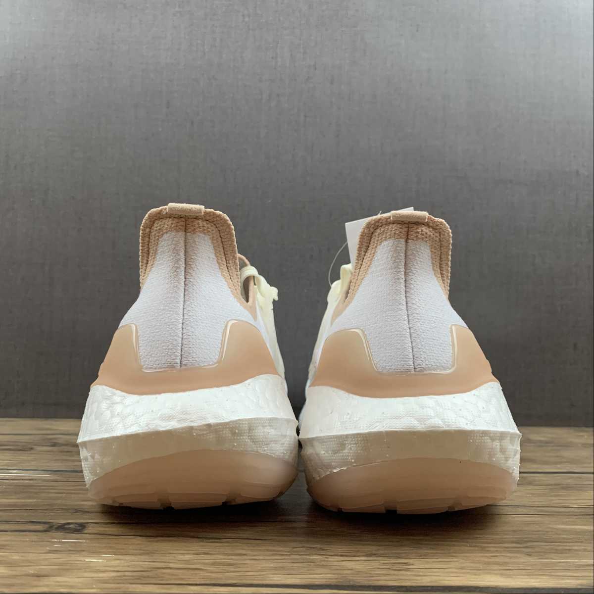Adidas Ultraboost 22 - Branco/Nude
