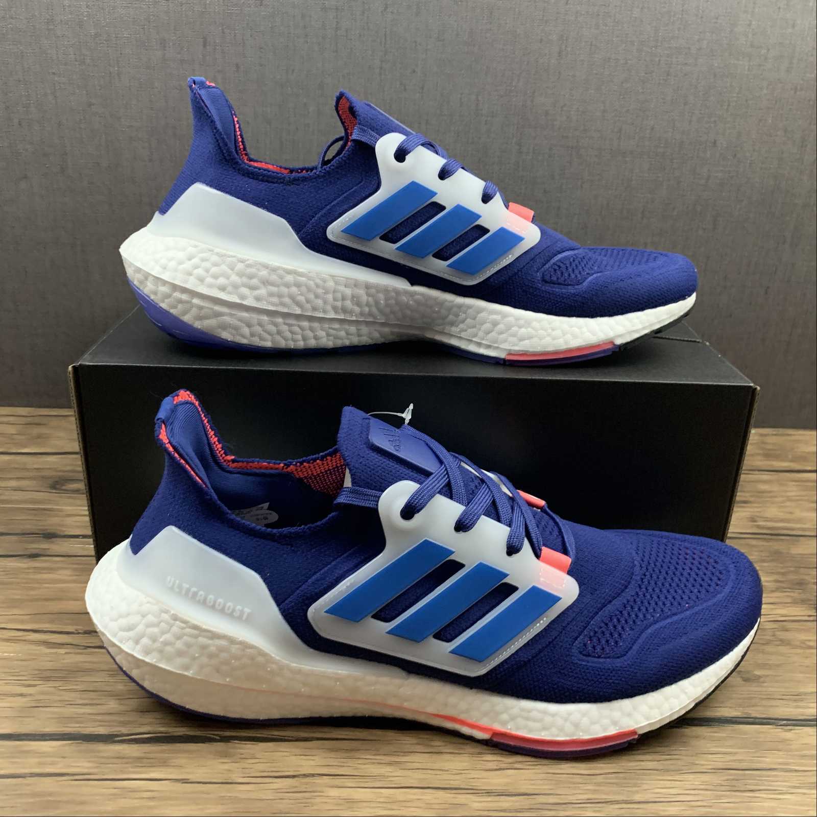 Adidas Ultraboost 22 - Azul/Branco