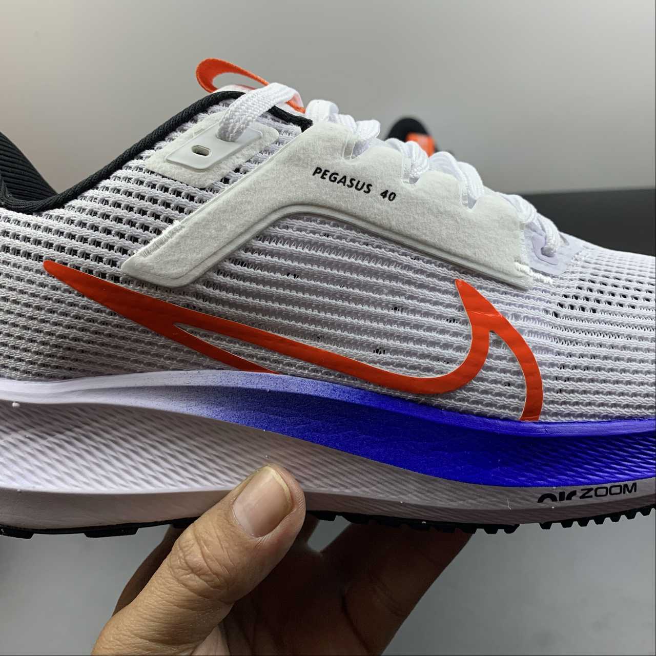 Nike Air Zoom Pegasus 40 - Branco/Azul/Laranja