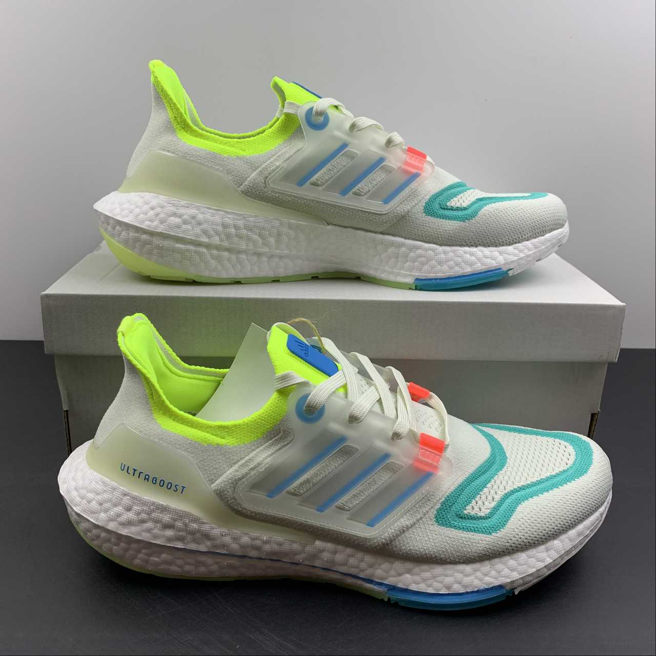 Adidas Ultraboost 22 - Cinza/Verde