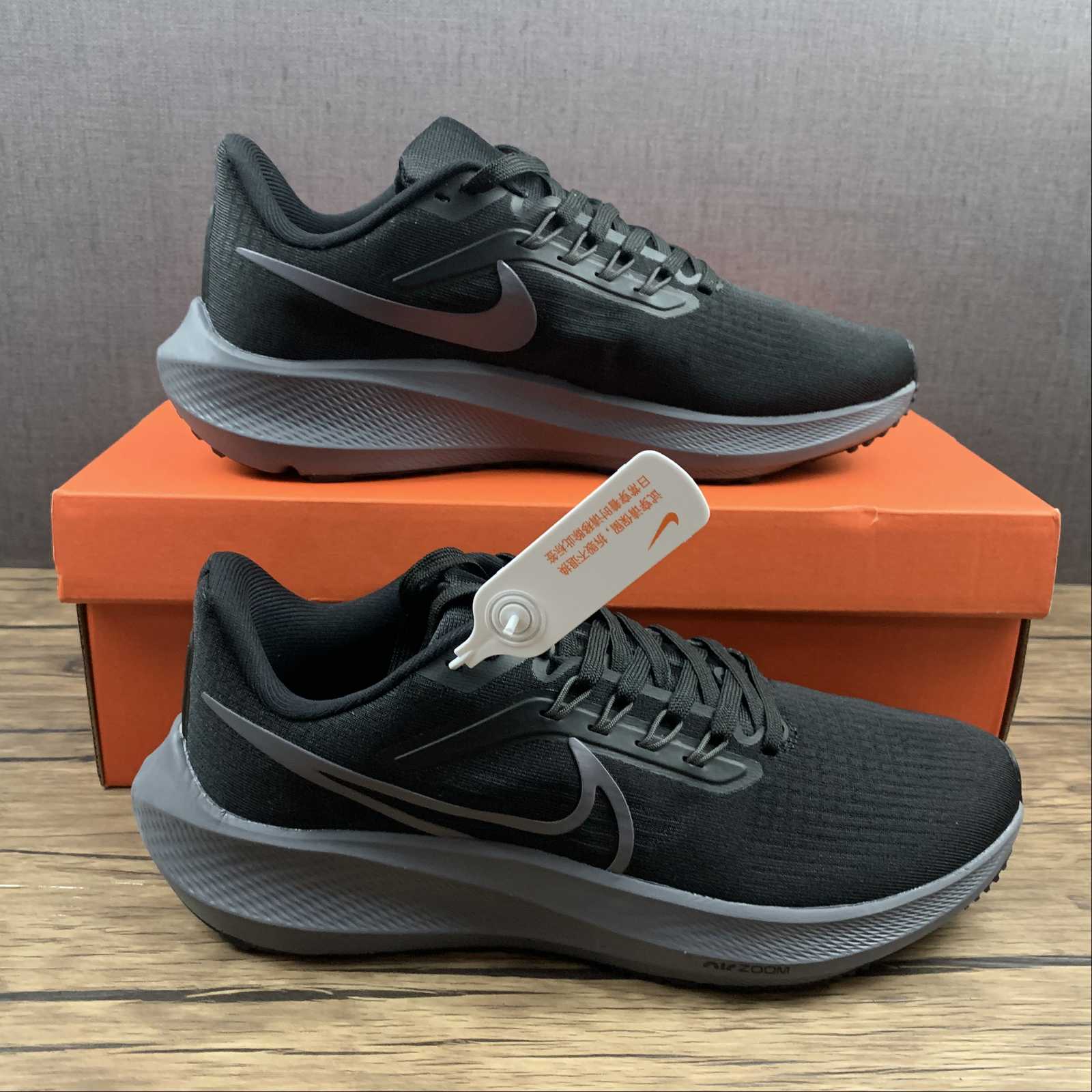 Nike Air Zoom Pegasus 39 - Preto/Cinza Escuro