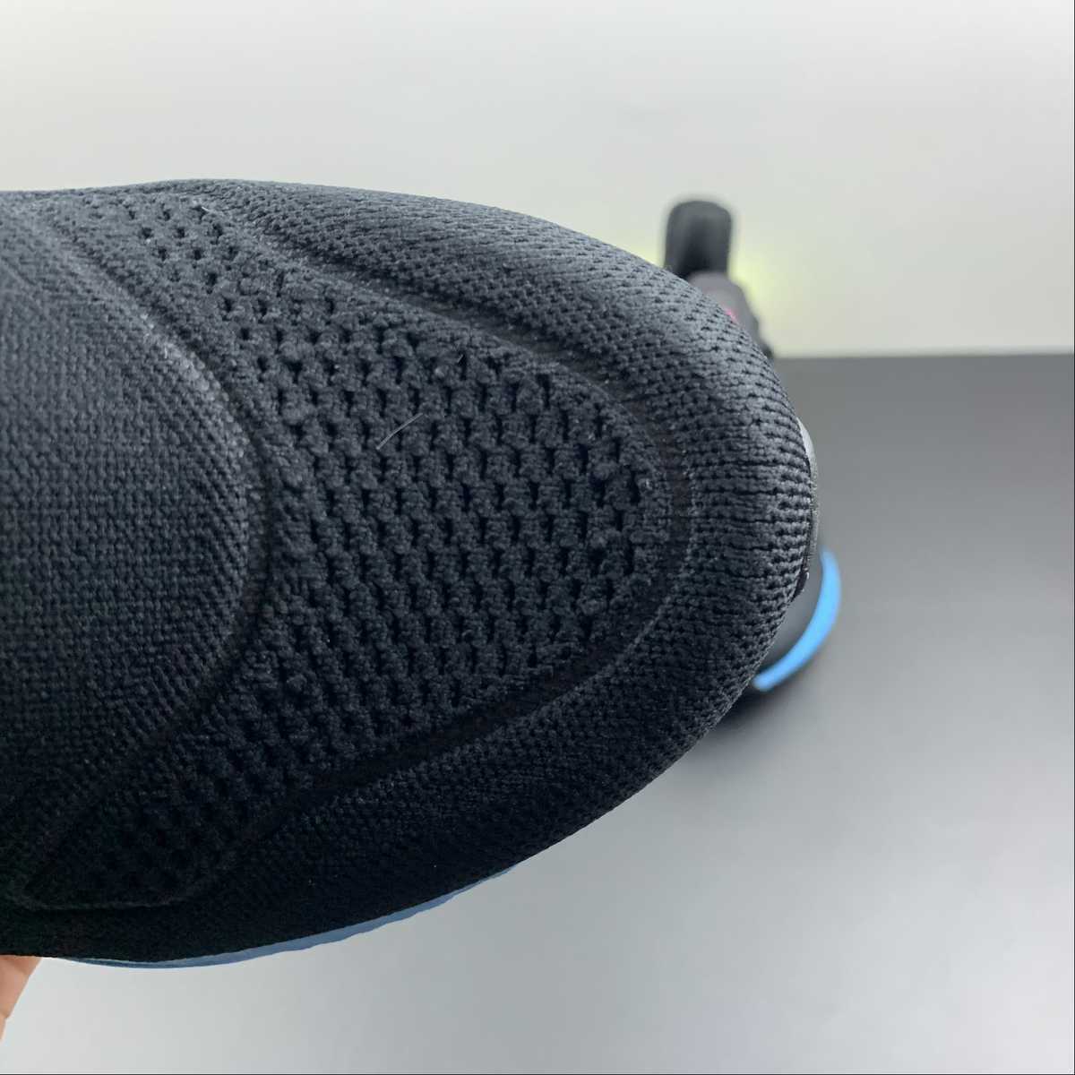 Adidas Ultraboost 22 - Preto/Amarelo