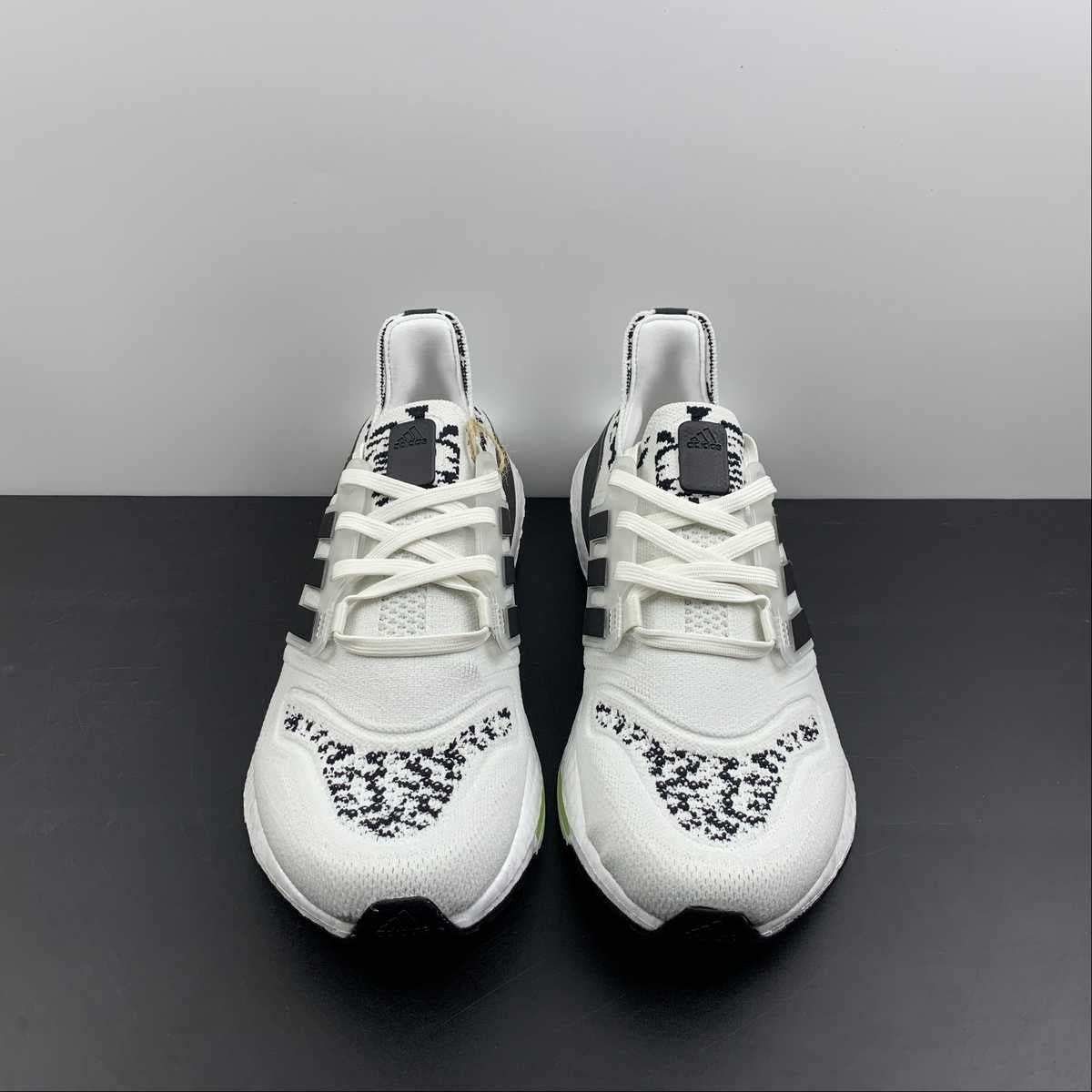 Adidas Ultraboost 22 - Branco/Preto/Verde