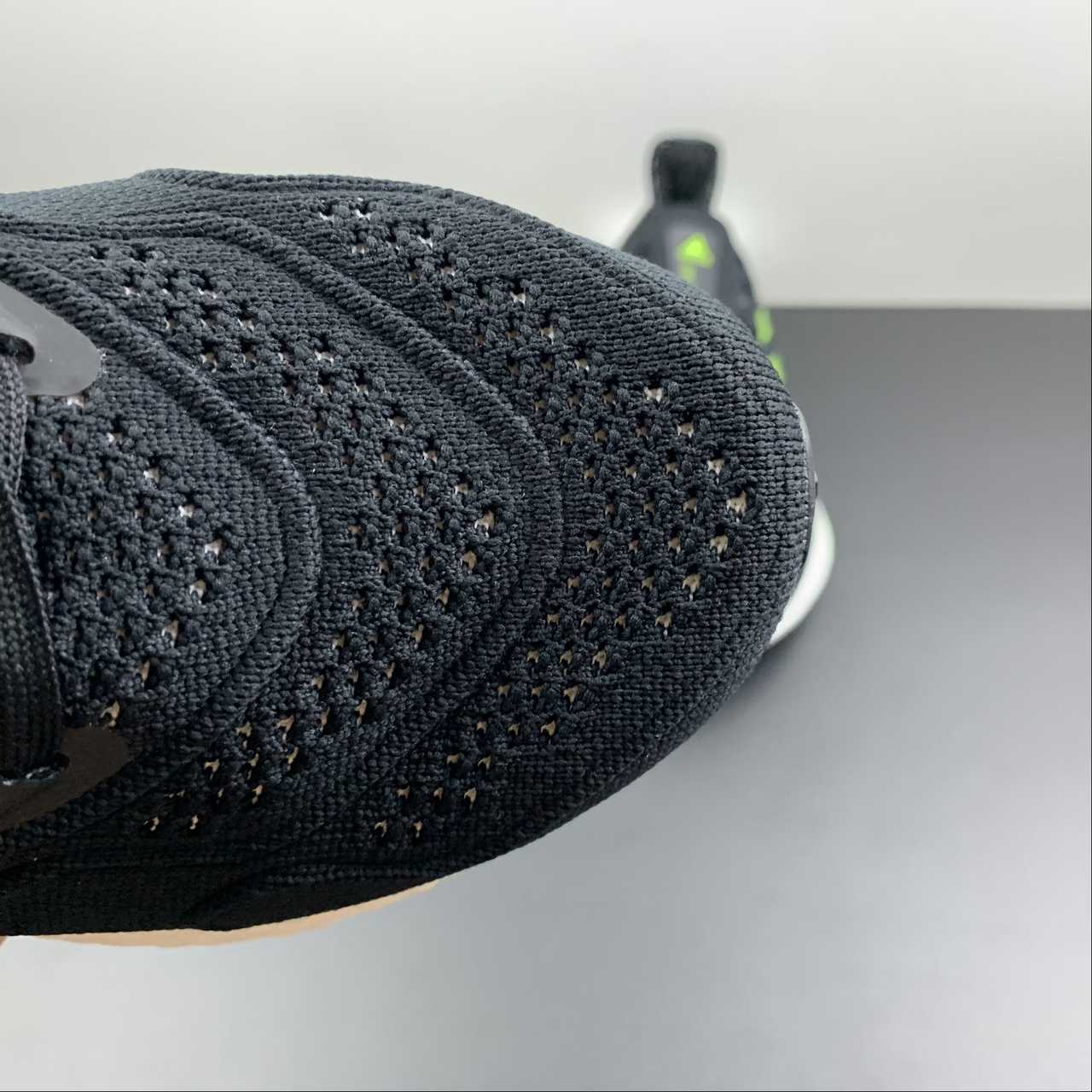 Adidas Ultraboost 22 - Preto/Branco/Verde