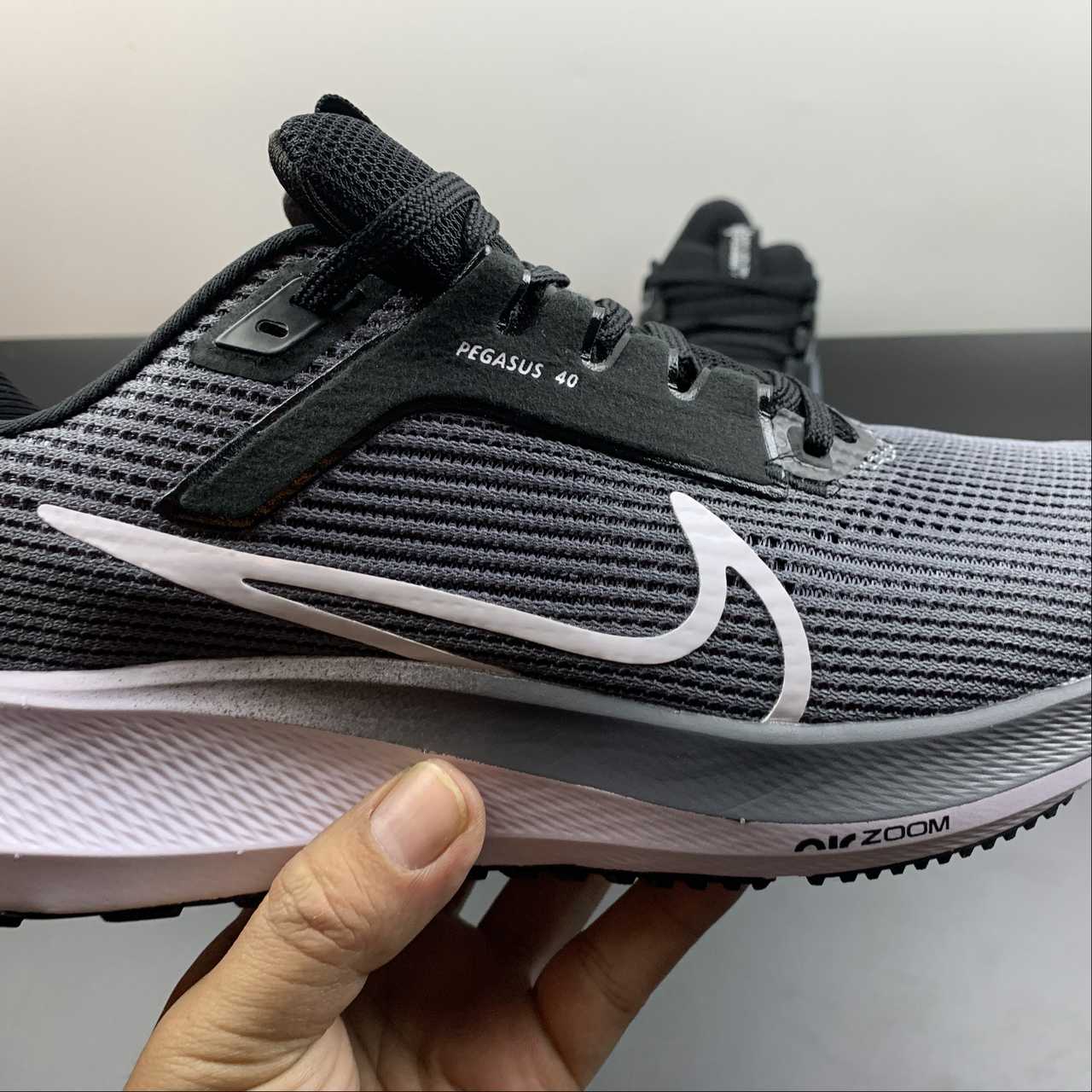 Nike Air Zoom Pegasus 40 - Cinza/Branco