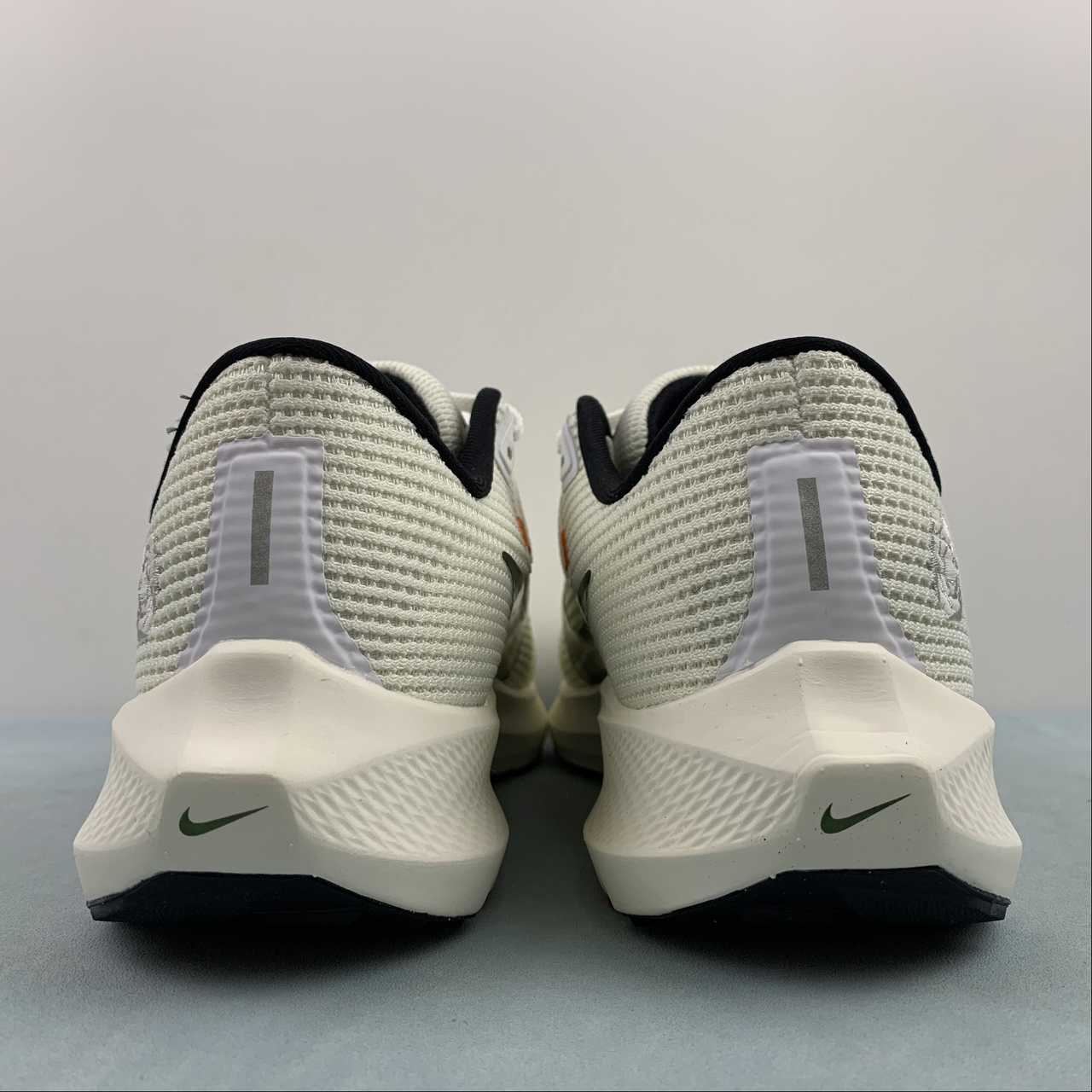 Nike Air Zoom Pegasus 40 - Branco/Preto