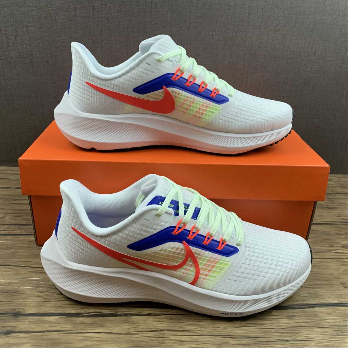 Nike Air Zoom Pegasus 39 - Branco/Azul/Laranja