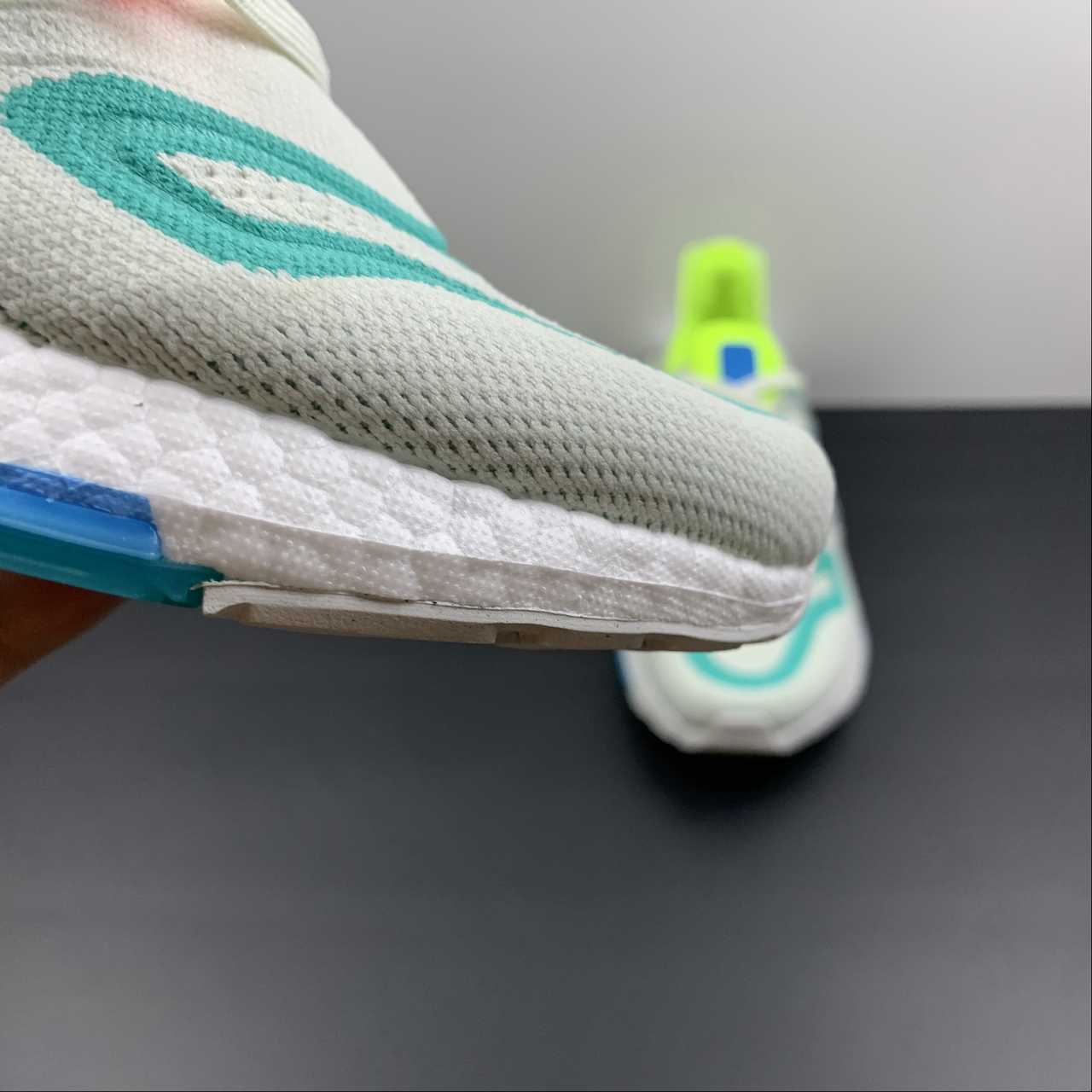 Adidas Ultraboost 22 - Cinza/Verde
