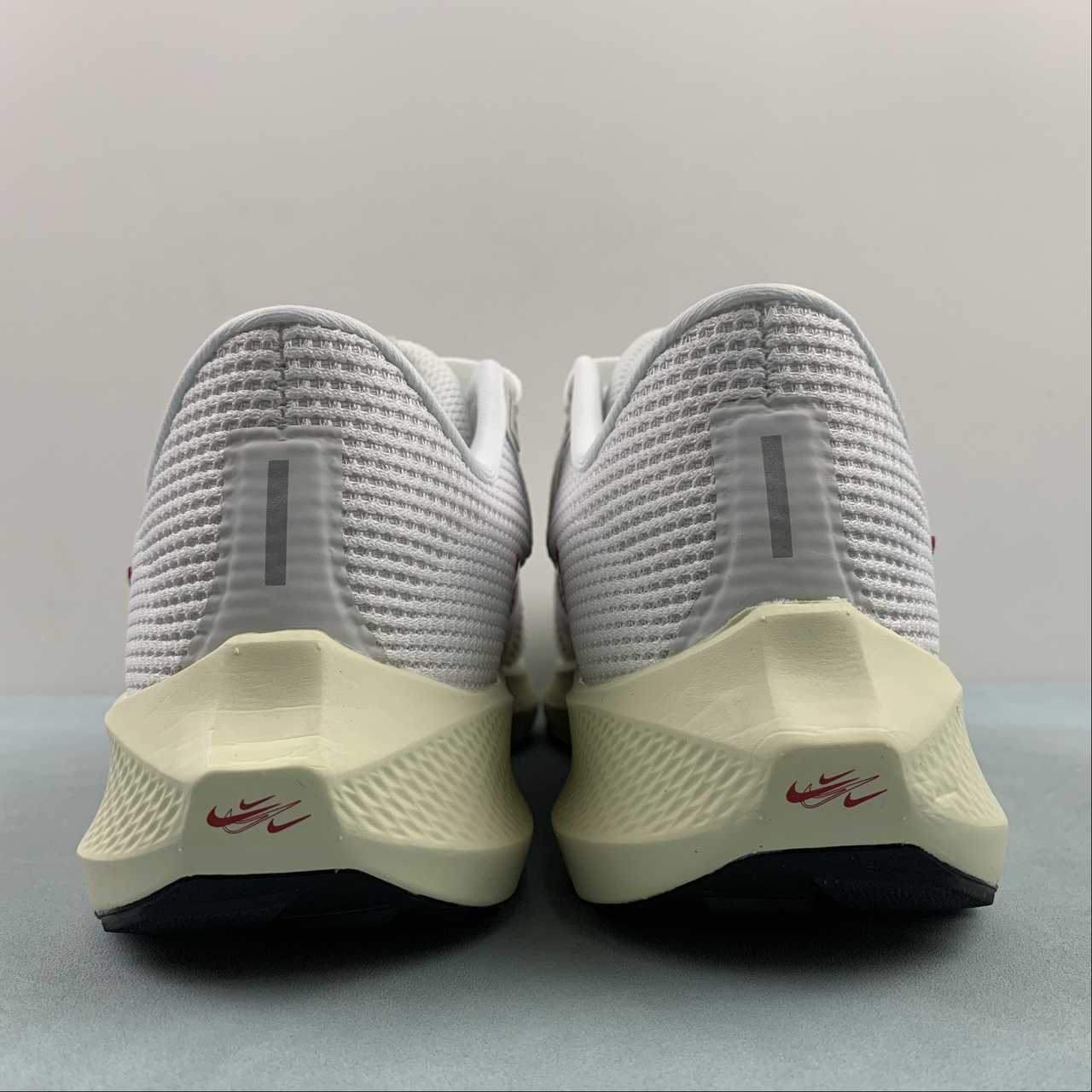 Nike Air Zoom Pegasus 40 - Branco/Vermelho
