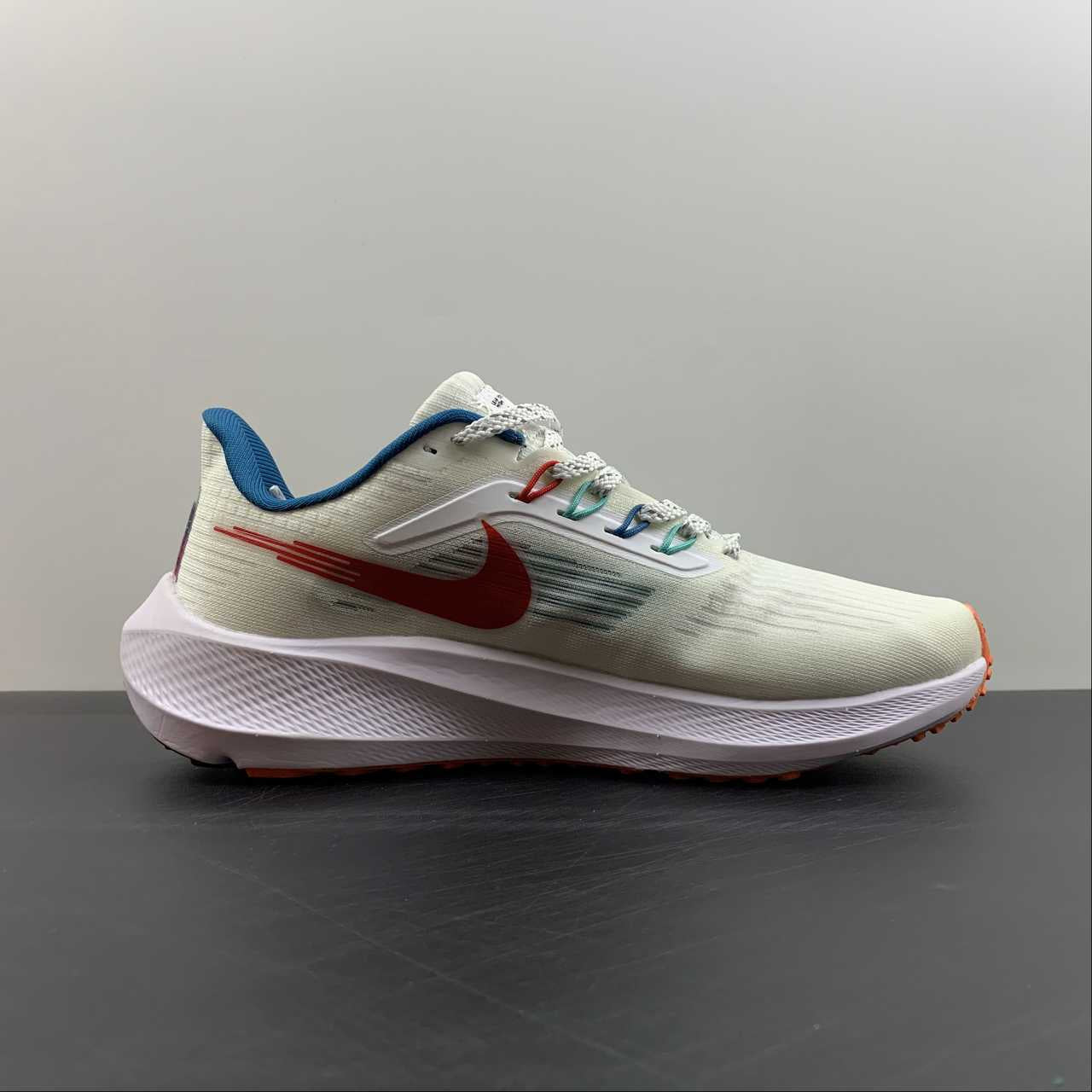 Nike Air Zoom Pegasus 39 - Branco/Laranja
