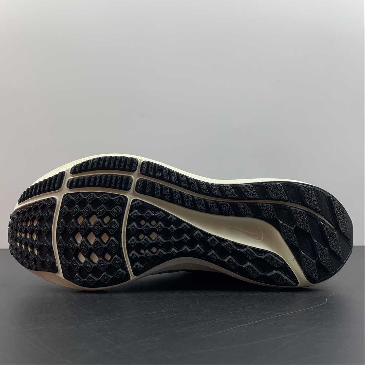 Nike Air Zoom Pegasus 39 - Cinza/Preto