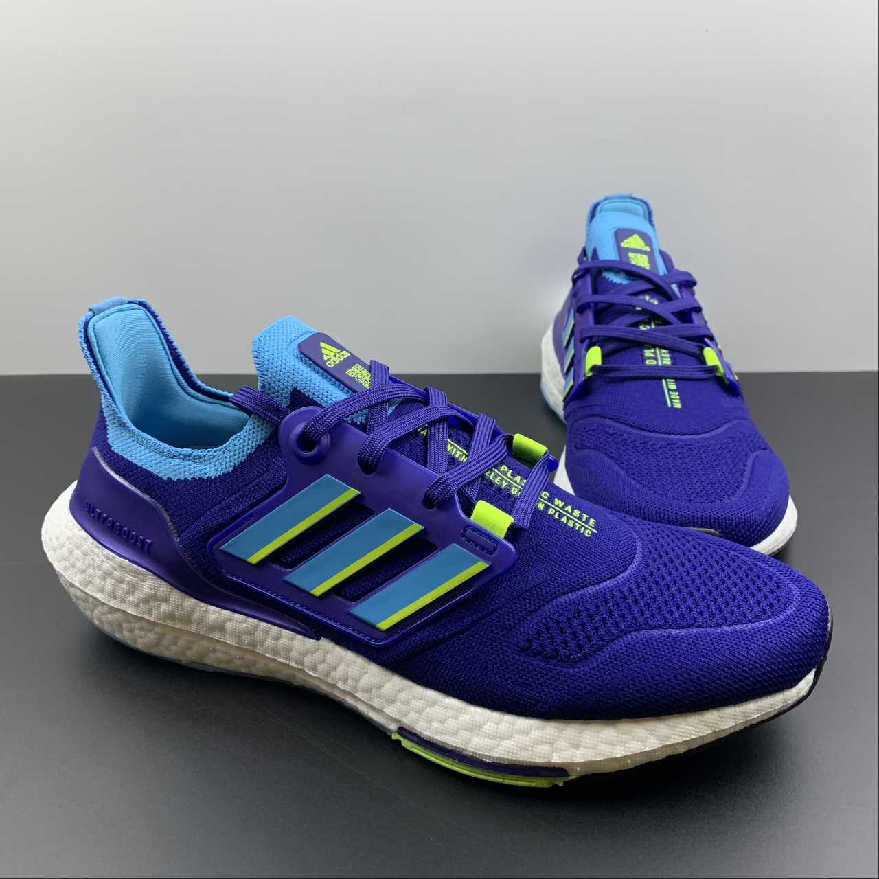 Adidas Ultraboost 22 - Roxo/Azul