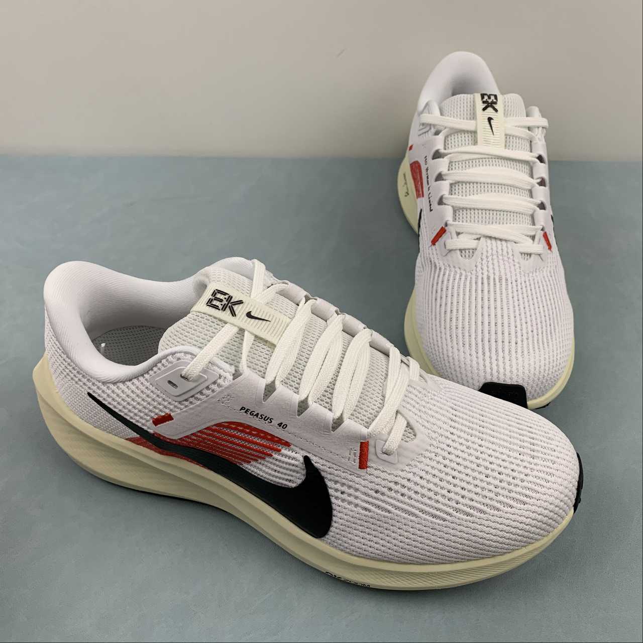 Nike Air Zoom Pegasus 40 - Branco/Preto/Vermelho
