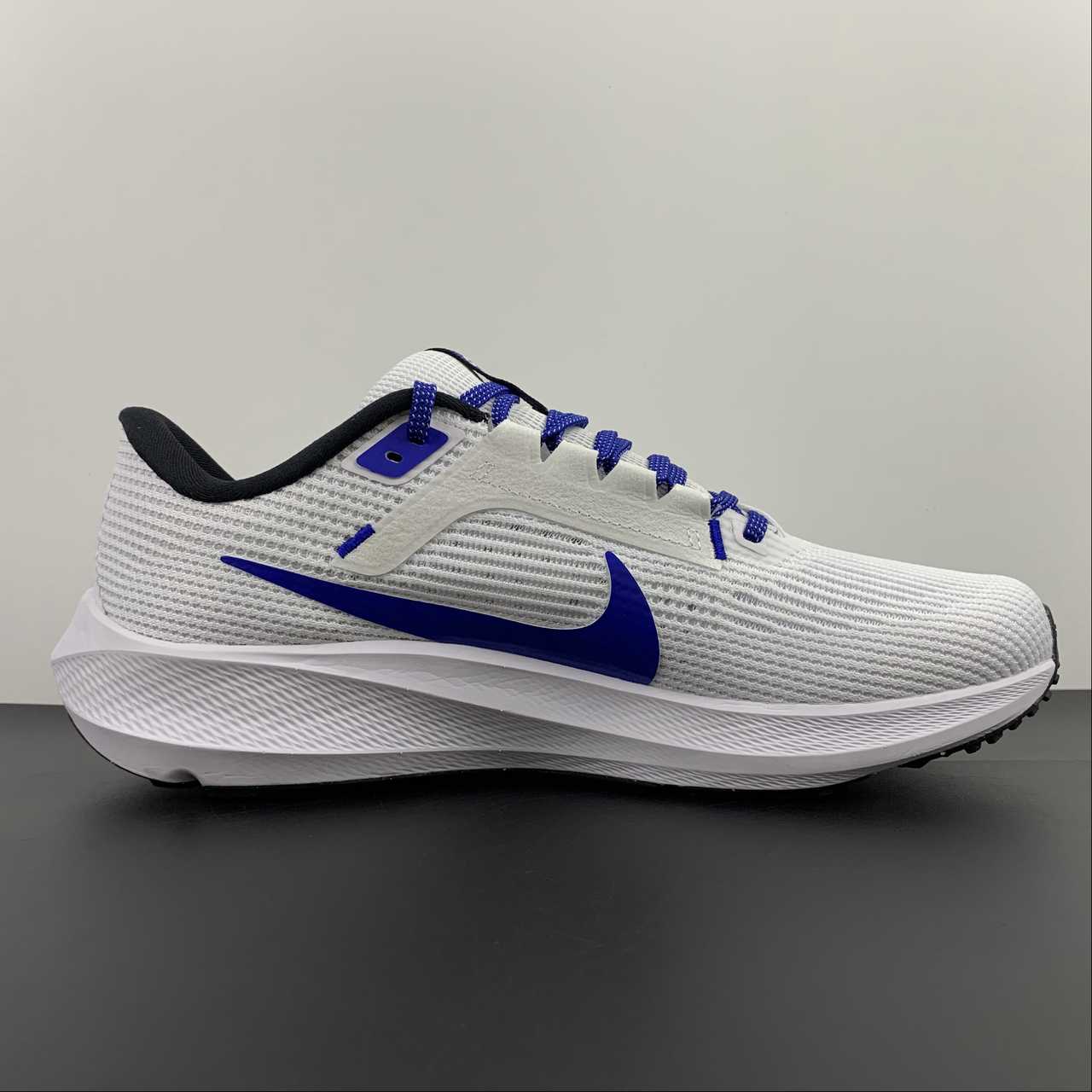Nike Air Zoom Pegasus 40 - Branco/Azul/Preto
