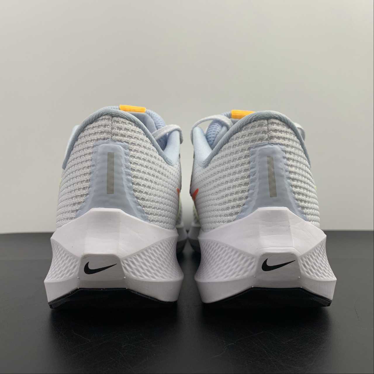 Nike Air Zoom Pegasus 40 - Branco/Laranja