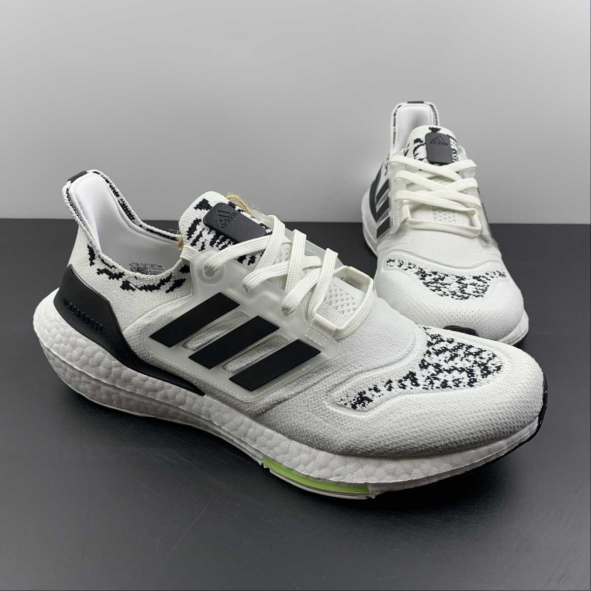 Adidas Ultraboost 22 - Branco/Preto/Verde
