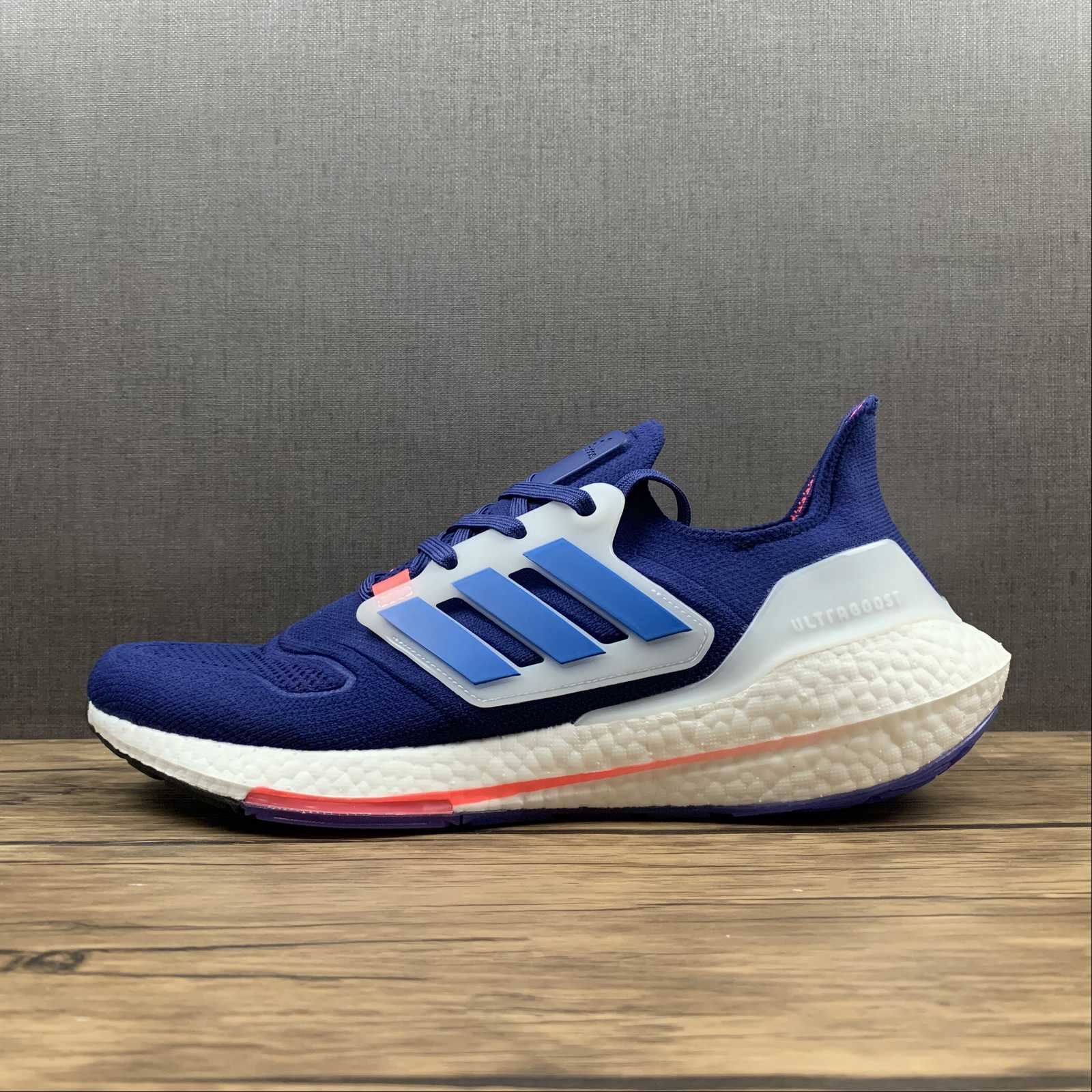 Adidas Ultraboost 22 - Azul/Branco