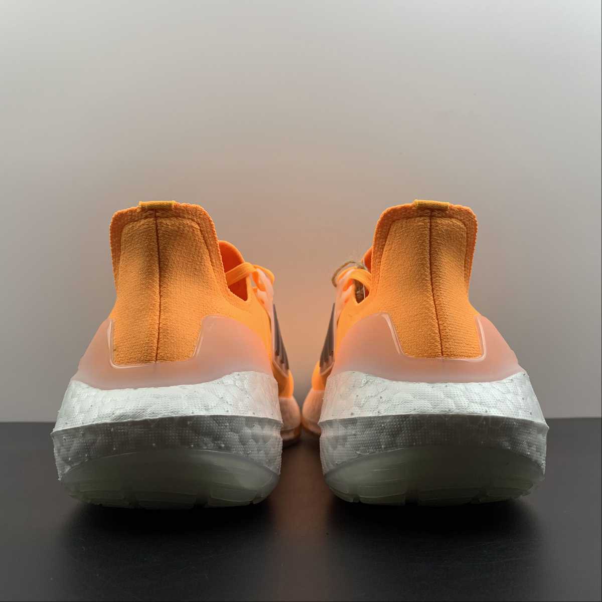Adidas Ultraboost 22 - Laranja