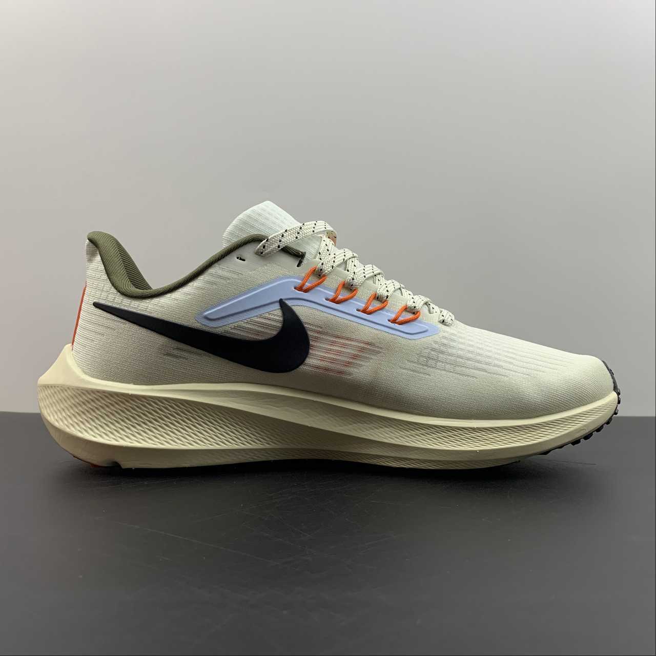 Nike Air Zoom Pegasus 39 - Bege/Preto