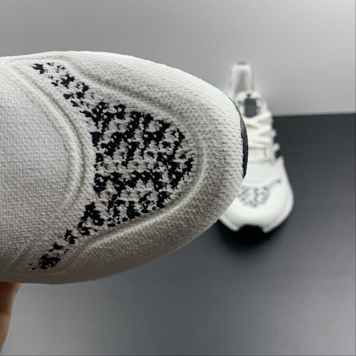 Adidas Ultraboost 22 - Branco/Preto/Verde