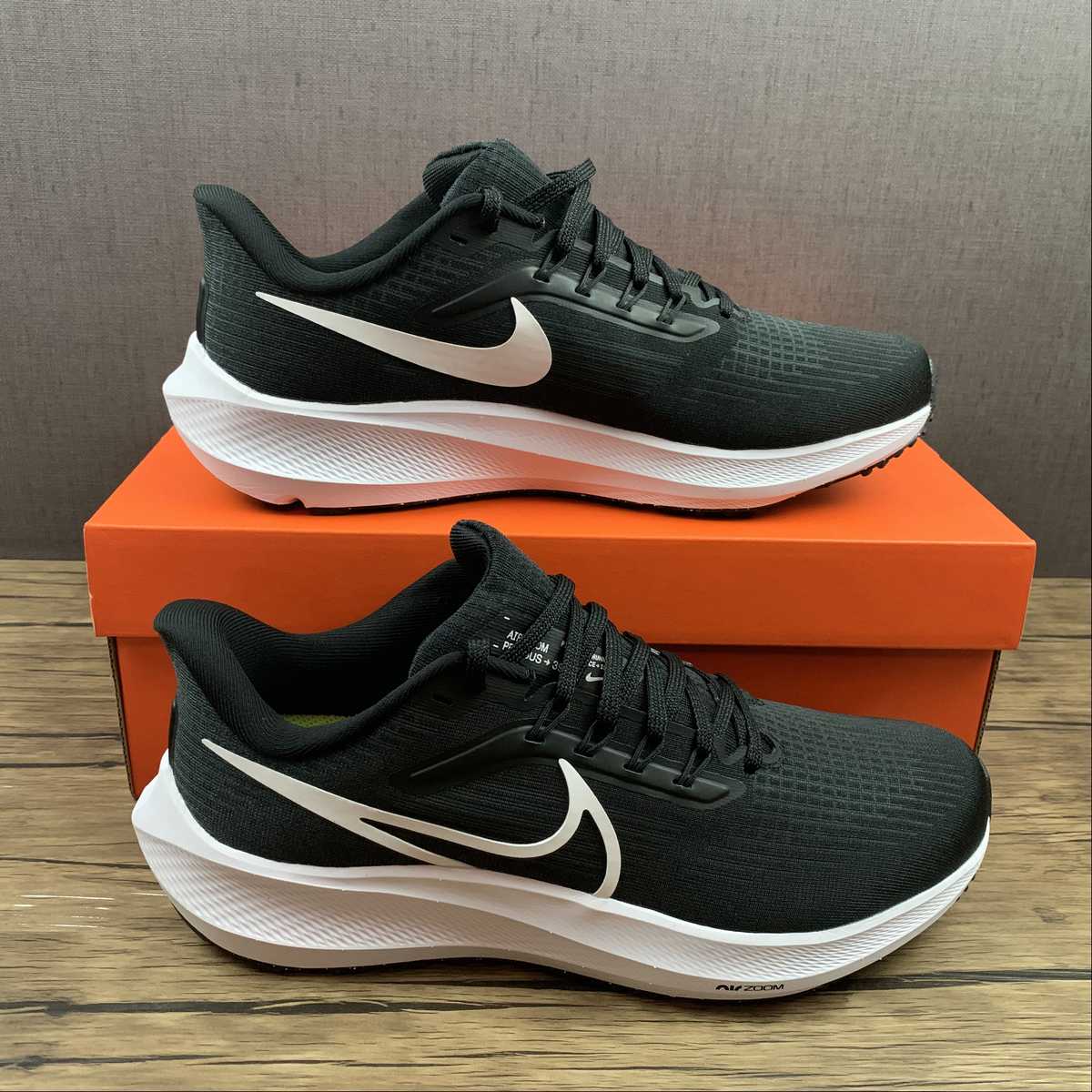 Nike Air Zoom Pegasus 39 - Preto e Branco