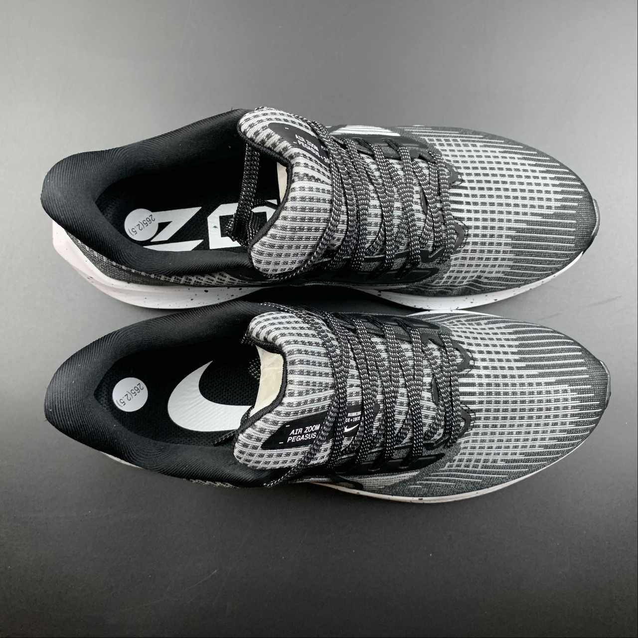 Nike Air Zoom Pegasus 39 - Preto/Cinza
