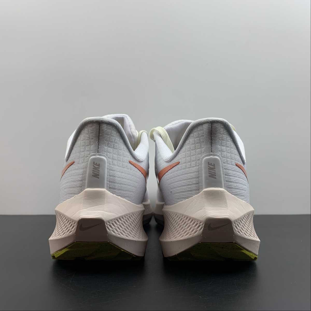 Nike Air Zoom Pegasus 39 - Branco/Laranja