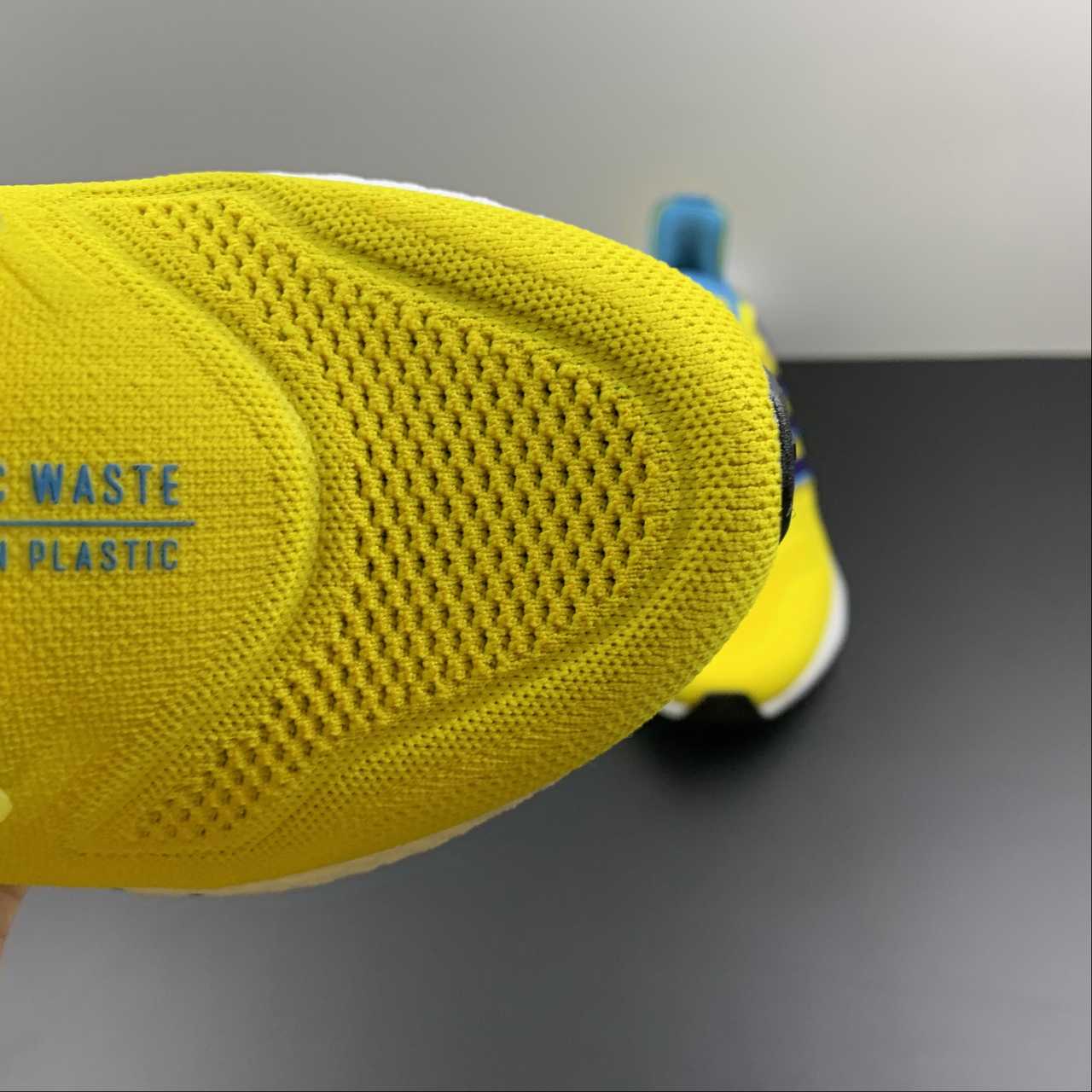 Adidas Ultraboost 22 - Amarelo/Azul