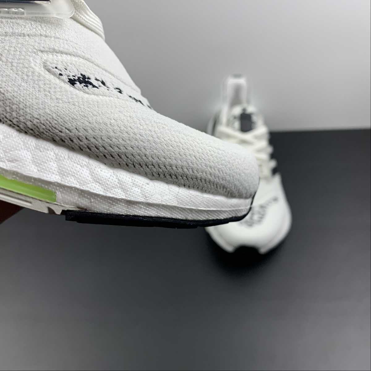 Adidas Ultraboost 22 - Branco/Preto/Verde