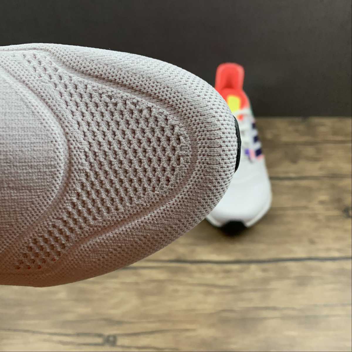 Adidas Ultraboost 22 - Branco/Laranja/Verde