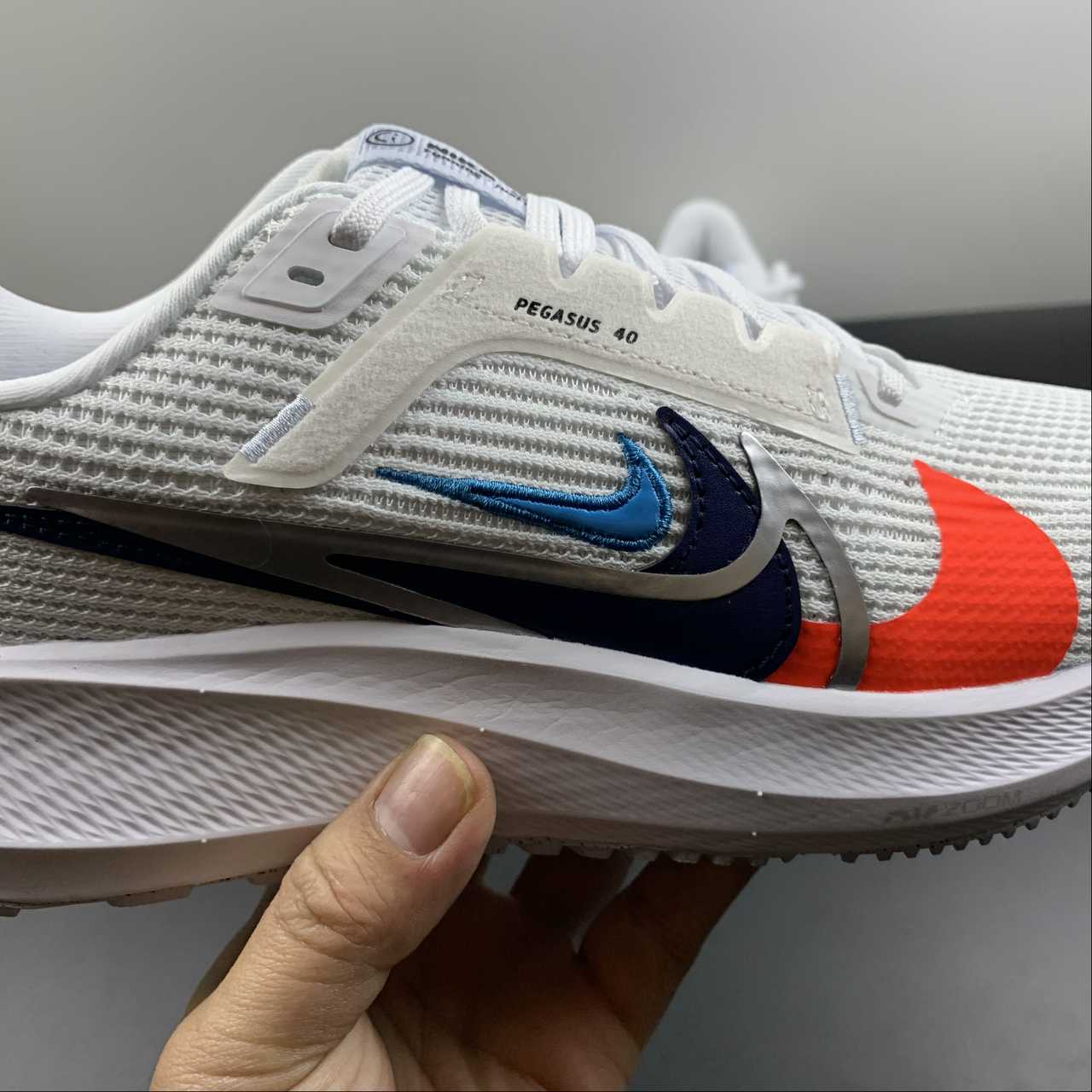 Nike Air Zoom Pegasus 40 - Branco/Preto/Laranja