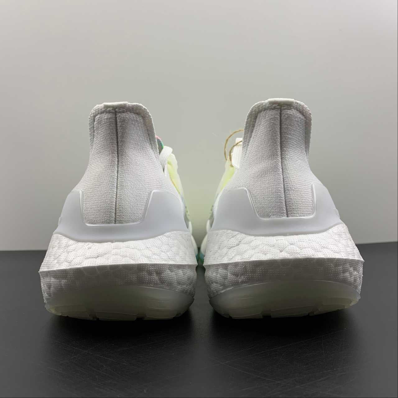 Adidas Ultraboost 22 - Branco/Verde