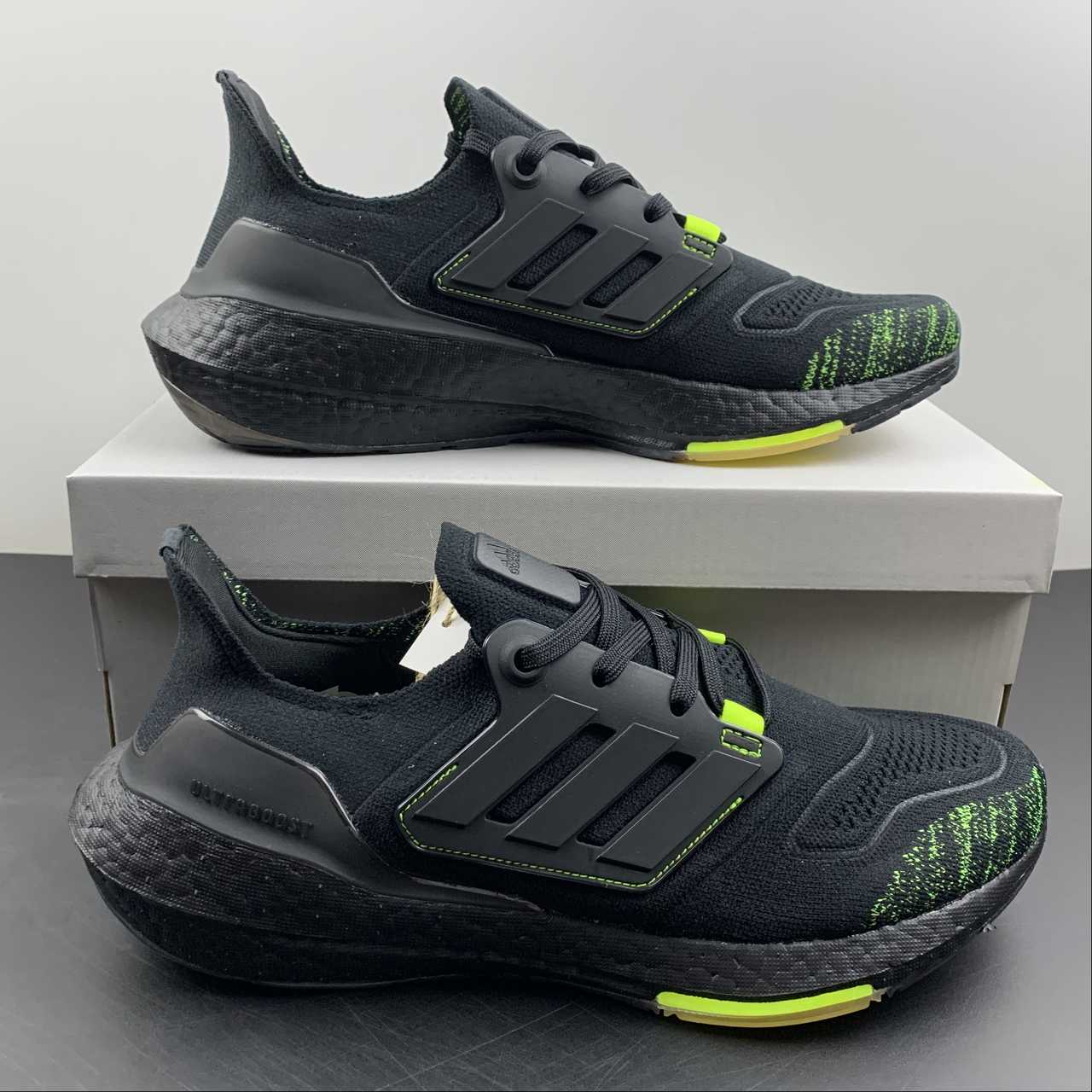 Adidas Ultraboost 22 - Preto/Verde