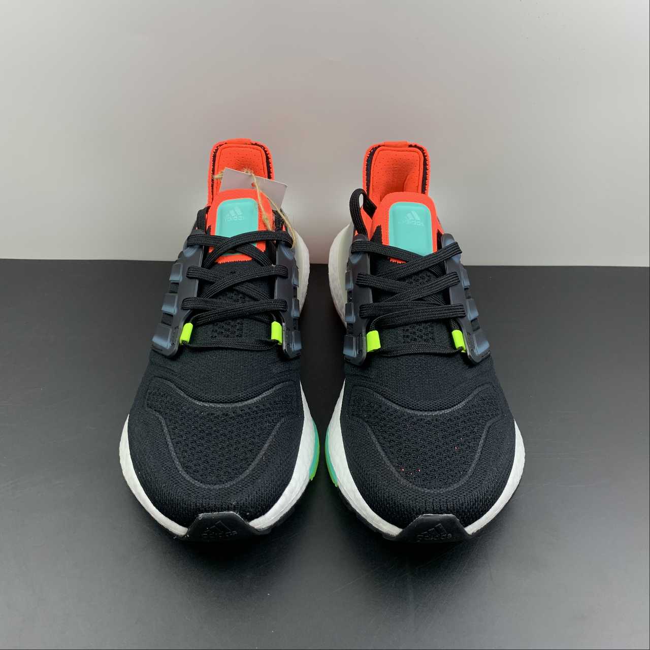 Adidas Ultraboost 22 - Preto/Laranja/Branco