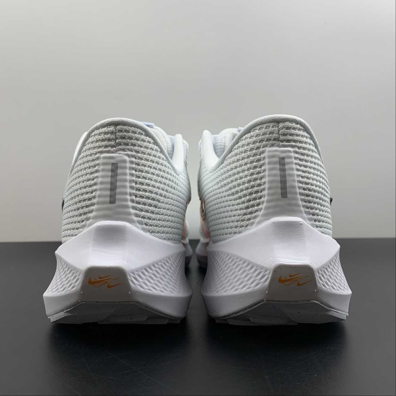 Nike Air Zoom Pegasus 40 - Branco/Preto/Laranja