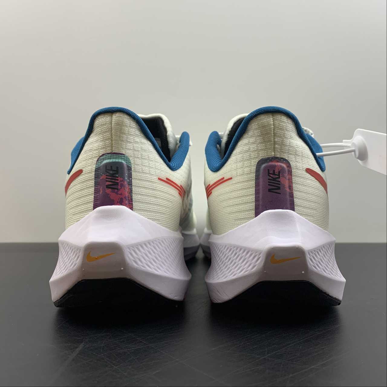 Nike Air Zoom Pegasus 39 - Branco/Laranja