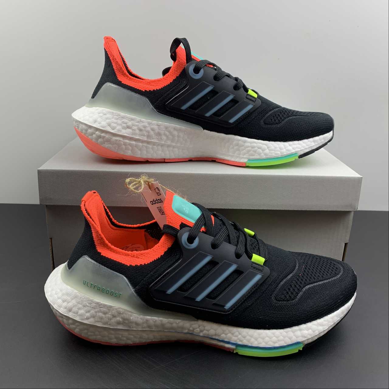Adidas Ultraboost 22 - Preto/Laranja/Branco